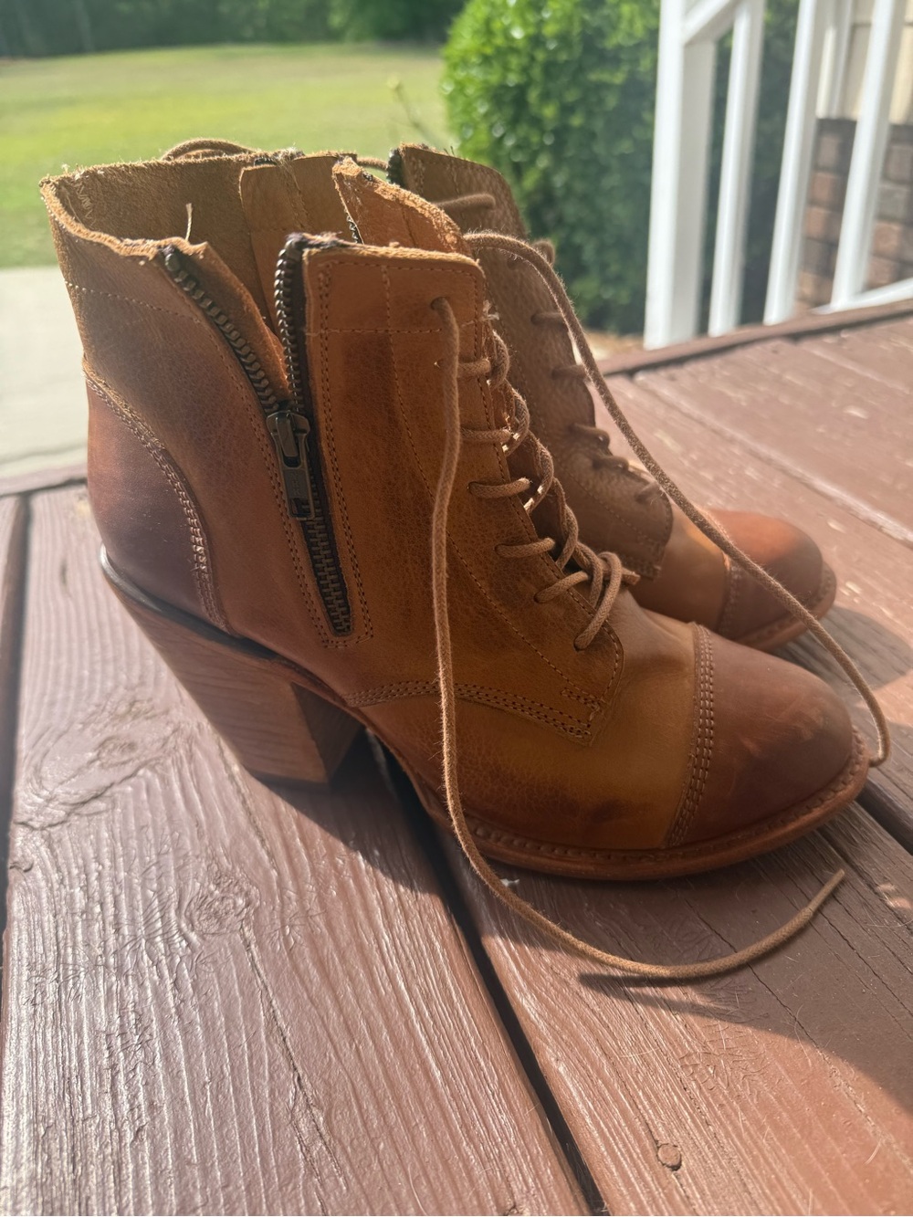 Freebird Dame Tan Leather Lace-Up Boots - Size 9